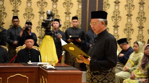 Malaysian Ruling Coalition Retains Power Despite Worst Electoral