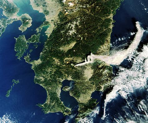 ESA - Volcanic eruptions in Japan captured by Envisat