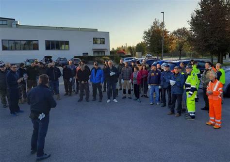 Volontari All Opera Per Pulire I Boschi Di Cislago Riempito Un