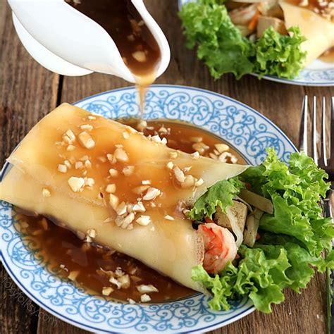 Lumpiang Sariwa - Filipino Fresh Spring Rolls | Foxy Folksy