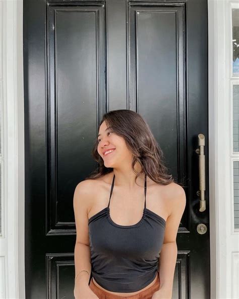8 Potret Hot Aaliyah Massaid Saat Liburan Ke Bali Tak Ragu Pemer Body Goals Dan Punggung Mulus