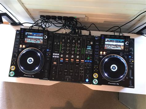 2x Pioneer Cdj 2000 Nxs2 Djm 900 Nxs2 Fully Boxed Very Good