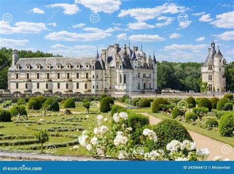 Gardens of Chenonceau Castle Chateau De Chenonceau in Spring, Loire ...