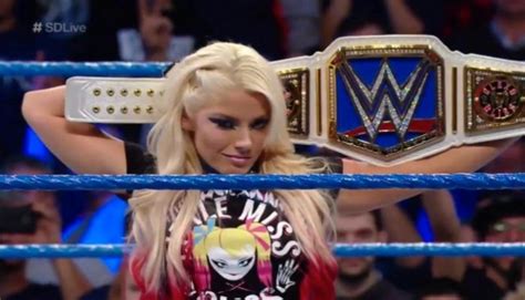 Alexa Bliss Retains Her Smackdown Womens Title With Help From La