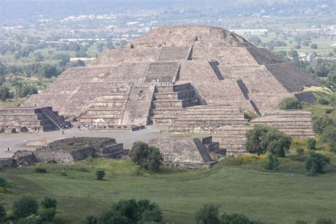 Historical Downtown Mexico City & Teotihuacan Pyramids Mezcal Tasting: Triphobo