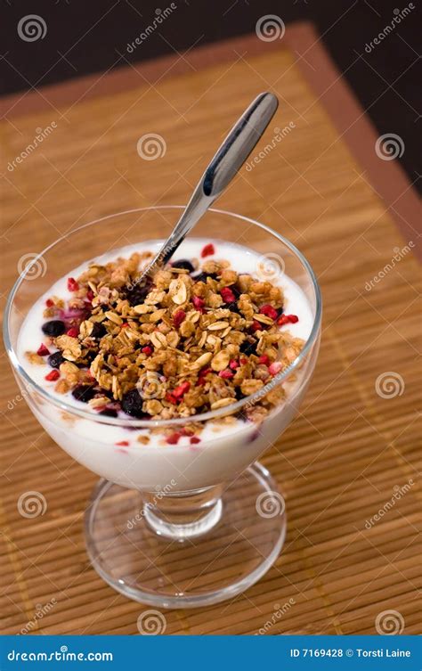 Gezond Ontbijt Stock Foto Image Of Zuivelfabriek Muesli 7169428