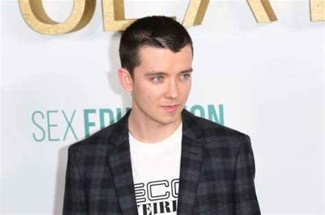 Sex Education L Acteur Principal Craque Et S En Prend Aux Fans