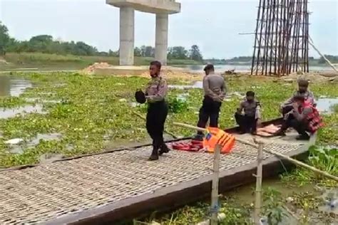 Perahu Yang Terbalik Di Sungai Bengawan Solo Tidak Berizin Jawa Pos