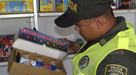 FOTOS 120 kilos de pólvora y 394 botellas de licor adulterado incautó