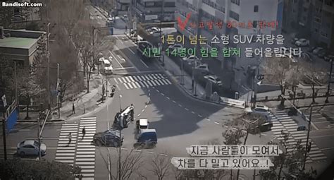 울산 교차로 Suv 전복되자 시민들 우르르 달려와 세워 ‘감동 영상 세계일보