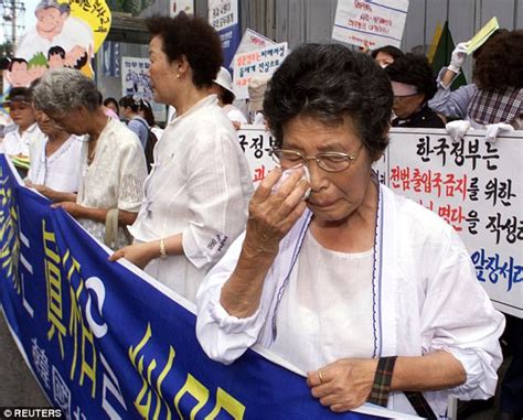 South Korea Demands New Japan Comfort Women Deal Daily Mail Online