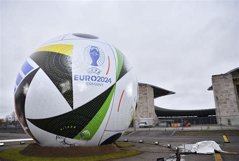 Uefa Og Osi A Pul Nagr D Dla Uczestnik W Euro Sportmarketing