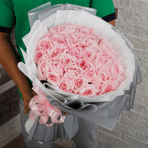 Bouquet of Pink Roses -The Best Roses in Bangalore | Juneflowers.com