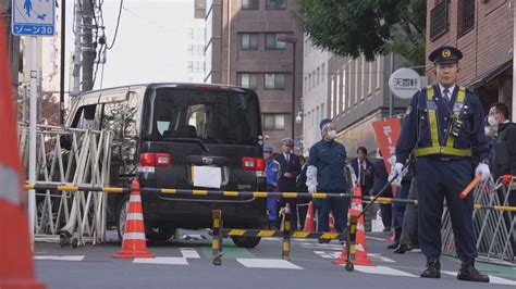 有汽車撞向以色列駐日大使館近門口路障 一男子被捕 Now 新聞