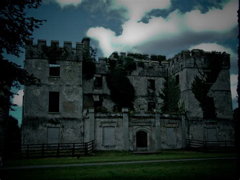 Spooky Castle by ArtfromRed on DeviantArt