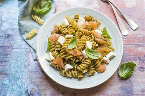 Pasta Fredda Con Salmone Affumicato E Mozzarella Ricetta Agrodolce