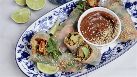 Rouleaux Frais Au Tempeh Frit Sauce Aux Amandes Et Au S Same Mordu