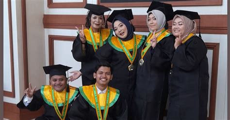 Management And Journal Mengapa Harus Wisuda Sarjana