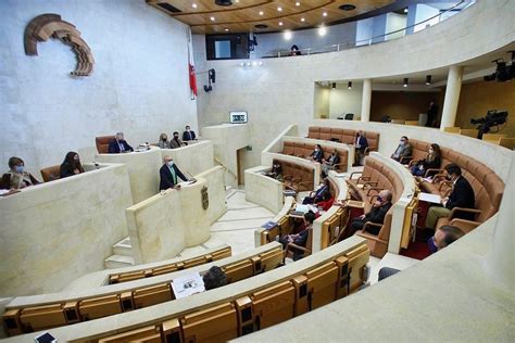 El Parlamento C Ntabro Pide Estudiar Que Los Afectados Por Erte No