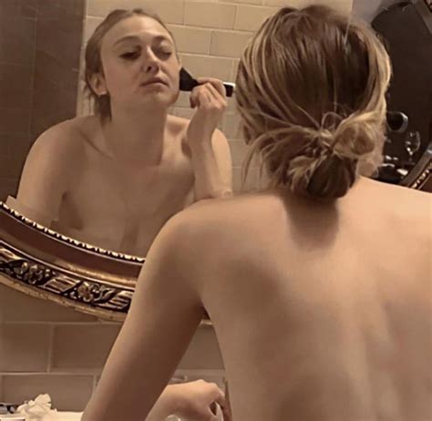 schermo non può vedere Comporre dakota fanning naked Illustrare Basso