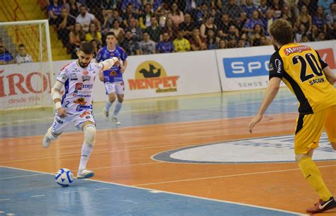 Joaçaba Futsal renova contrato de cinco atletas para 2019 Rádio