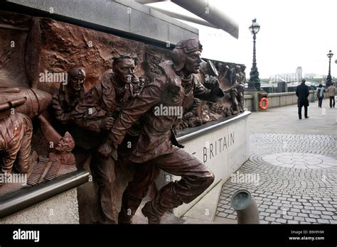 Battle of britain monument hi-res stock photography and images - Alamy