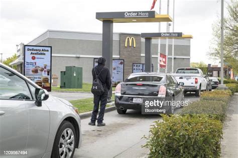 265 Mcdonalds Drive Thru Usa Stock Photos, High-Res Pictures, and ...