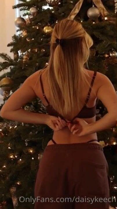 Regardez Daisy Keech Nude Christmas Topless Covered Video Leaked