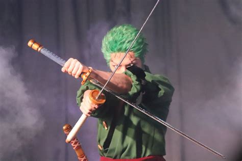 Pirate Hunter Roronoa Zoro One Piece Cosplay