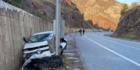 Artvin De Direksiyon Hakimiyetini Kaybeden S R C Istinat Duvar Na