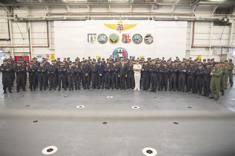 Il Presidente Sergio Mattarella A Bordo Della Portaerei Cavour Le Foto