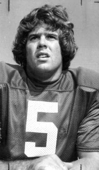 Steve Davisquarterbacked The Sooners To The Teams 1974 And 1975