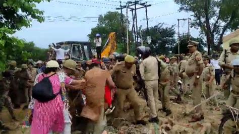 Agra News Major Clash Erupts Between Satsangis Local Admin Police