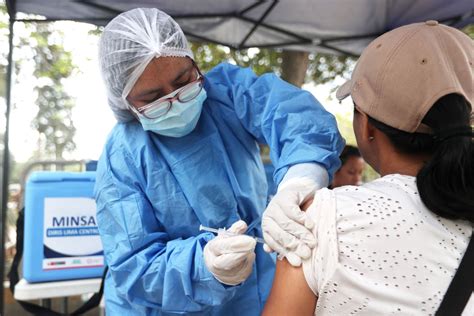 Colegio Químico Farmacéutico avala la vacuna bivalente Es eficaz y