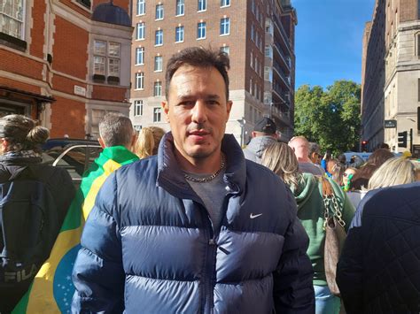 Bolsonaro Faz Discurso A Apoiadores Em Londres E é Alvo De Protesto