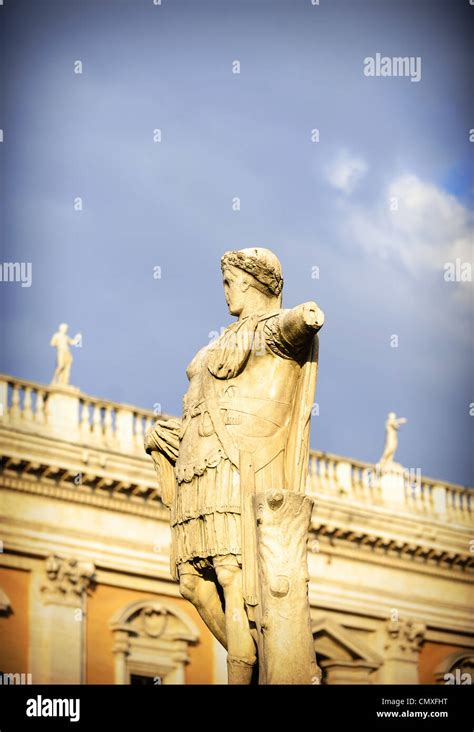 Castor and pollux sculptures hi-res stock photography and images - Alamy