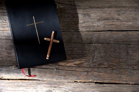 Premium Photo Cross With Holy Bible On Table