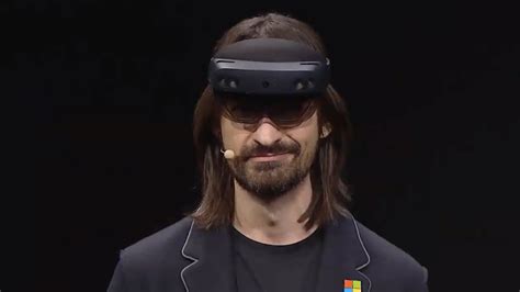 Microsoft announces Hololens 2 at MWC 2019 | Mashable