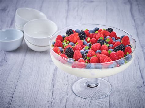 Panna cotta met rood en zwart fruit Meesterlijk van Robèrt