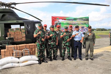 Setengah Ton Logistik Bantuan Kodam Cenderawasih Diterbangkan Ke