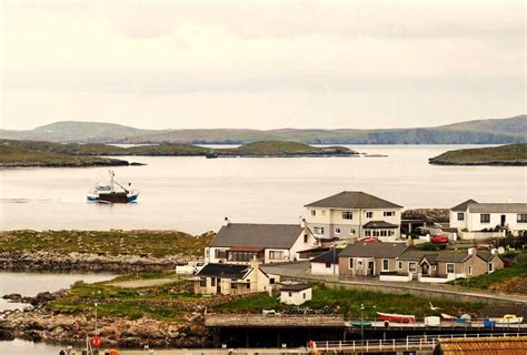 Ultima Thule Hamnavoe Harbour Village On Shetlands West Burra