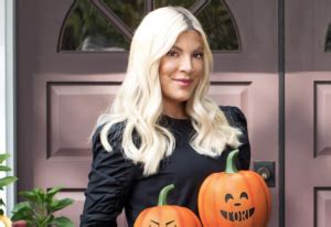 Tori Spelling Celebrates The 30th Anniversary Since The Premiere Of