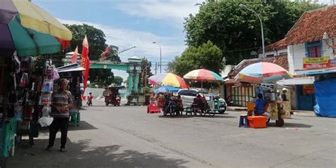 Direlokasi Eks PKL Kawasan Alun Alun Mengeluh Sepi Pembeli Radar Tuban