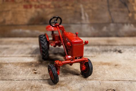 Vintage Die Cast Mccormick Farmall Red Tractor Ertl Toy Tractor Kids