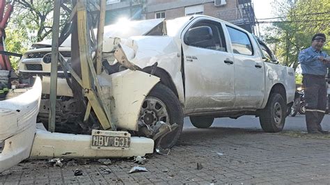 Con Una Camioneta Robada Chocaron A Otros Autos Y Se Estrellaron Contra