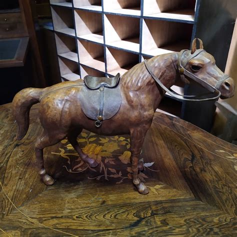 Figurine Cheval en Cuir Epoque XXème Brocante En Ligne Antiquités