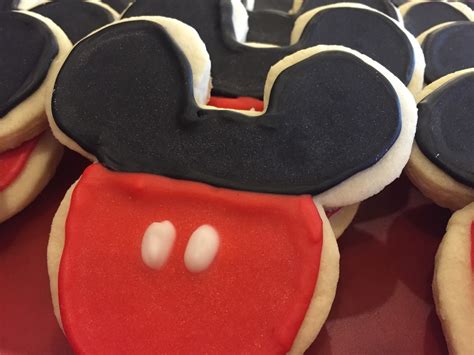 Mickey Mouse Cookies and DIY Cookie Cutter