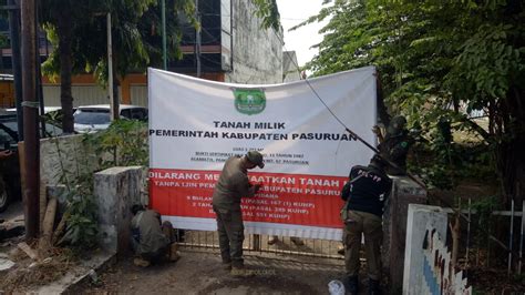 Satpol PP Dan Kejaksaan Negeri Kabupaten Pasuruan Segel Warkop Yang