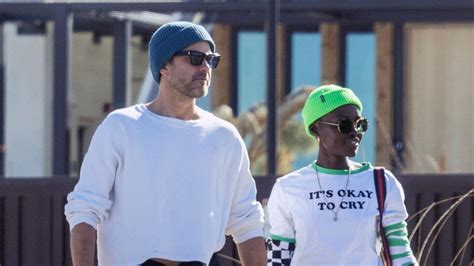 Joshua Jackson Während Romantischem Trip Mit Lupita Teilt Seine Ex Aus