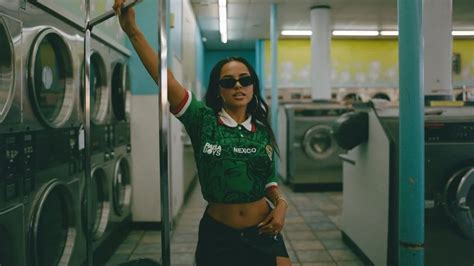 Becky G Presume Su Amor Por México Al Modelar Playera Del Tricolor Del